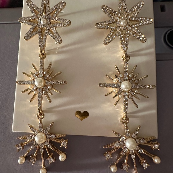 Untamed Petals Pearl and Crystal Drop Earrings. Wedding Earrings. - Picture 1 of 3